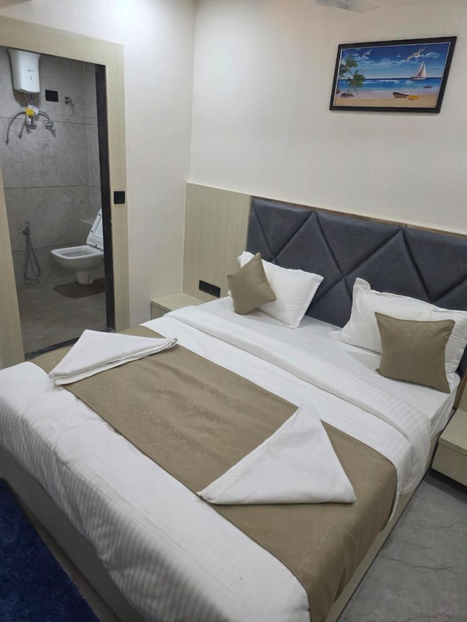 Hotel Hill Top Ahmedabad Eksteriør billede